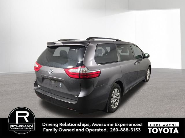 Used 2015 Toyota Sienna XLE w/ Four Season Floor Mat Package image 6