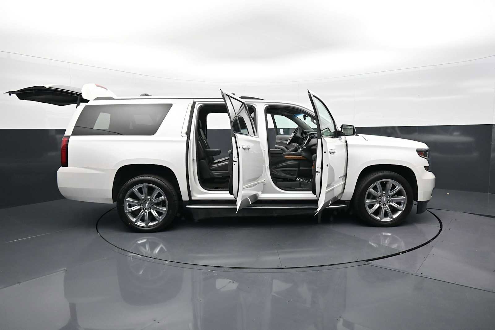 Used 2017 Chevrolet Suburban Premier AWD/4WD image 35