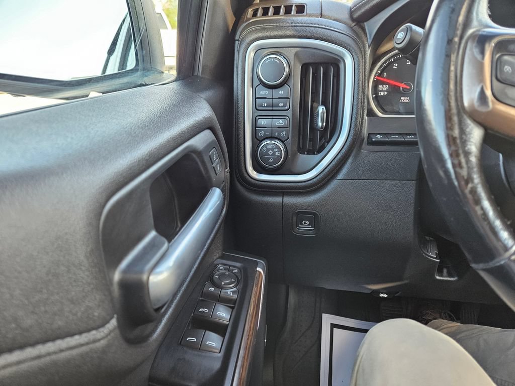 Used 2019 Chevrolet Silverado 1500 High Country w/ Technology Package AWD/4WD image 13