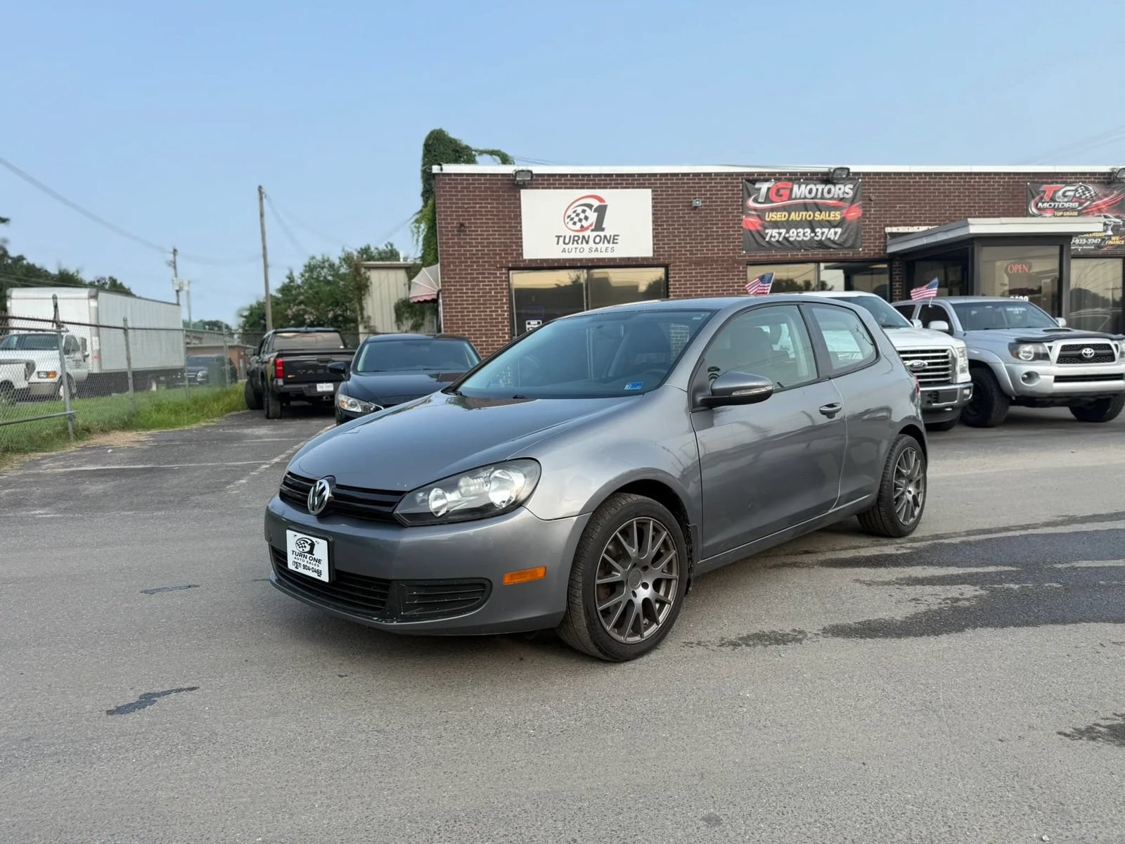 Used 2010 Volkswagen Golf 2-Door FWD image 1