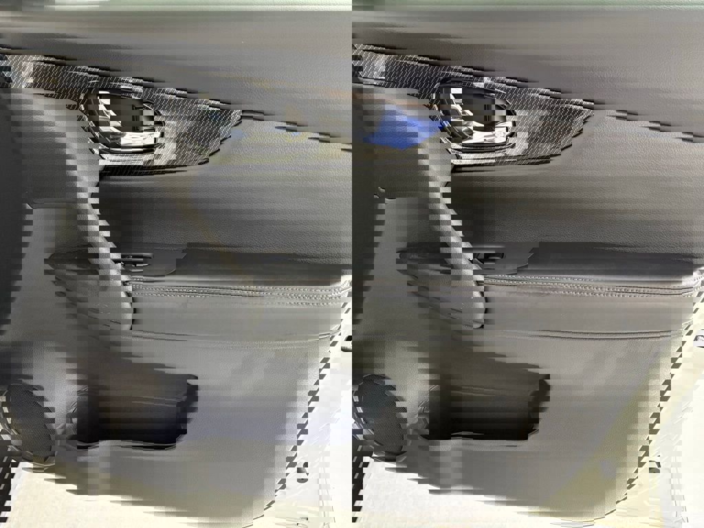 Used 2017 Nissan Rogue SL w/ SL Premium Package image 41