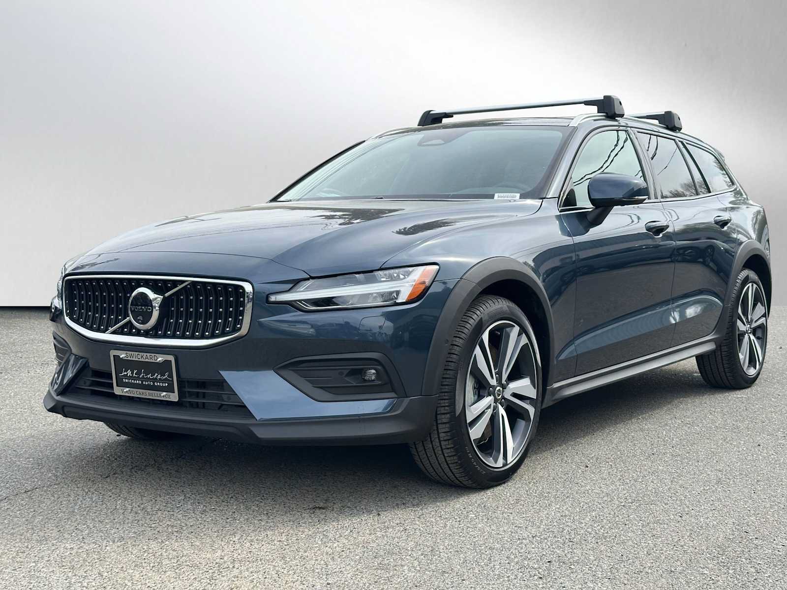 Used 2026 Volvo V60 B5 Cross Country Plus w/ Climate Package AWD/4WD image 7