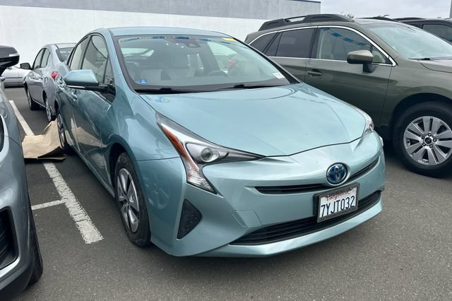 Used 2017 Toyota Prius Three FWD image 2