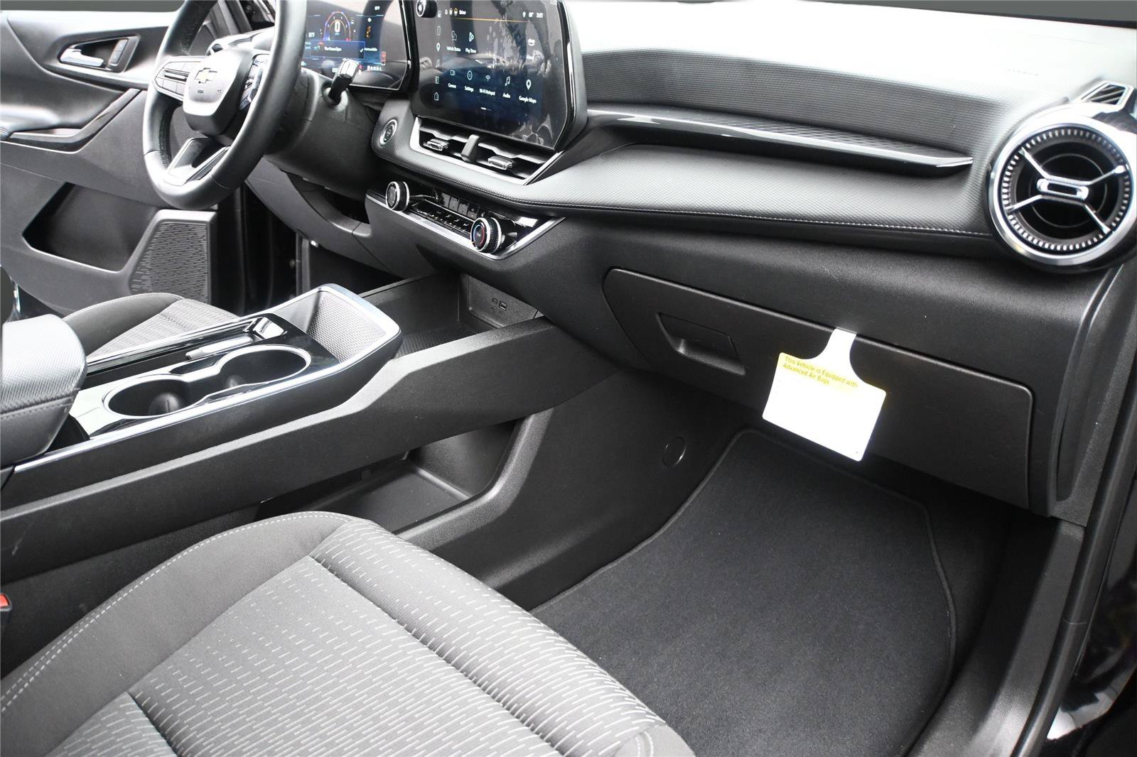 Used 2025 Chevrolet Equinox LT w/ Safety and Technology Package FWD image 15