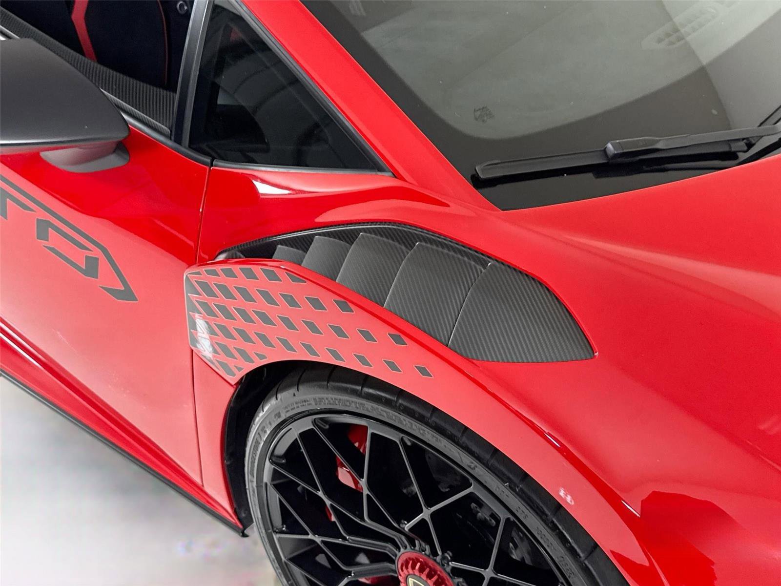 Used 2022 Lamborghini Huracan STO RWD image 38