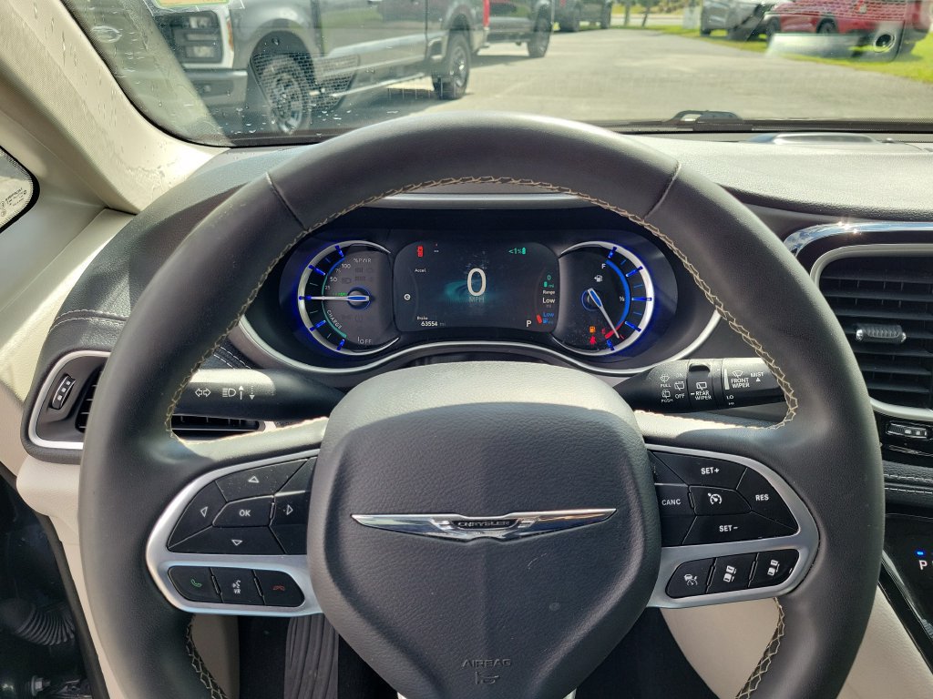 Used 2023 Chrysler Pacifica Touring-L FWD image 30