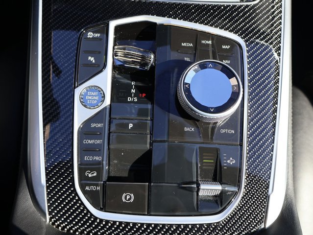Used 2025 BMW X7 M60i AWD/4WD image 18