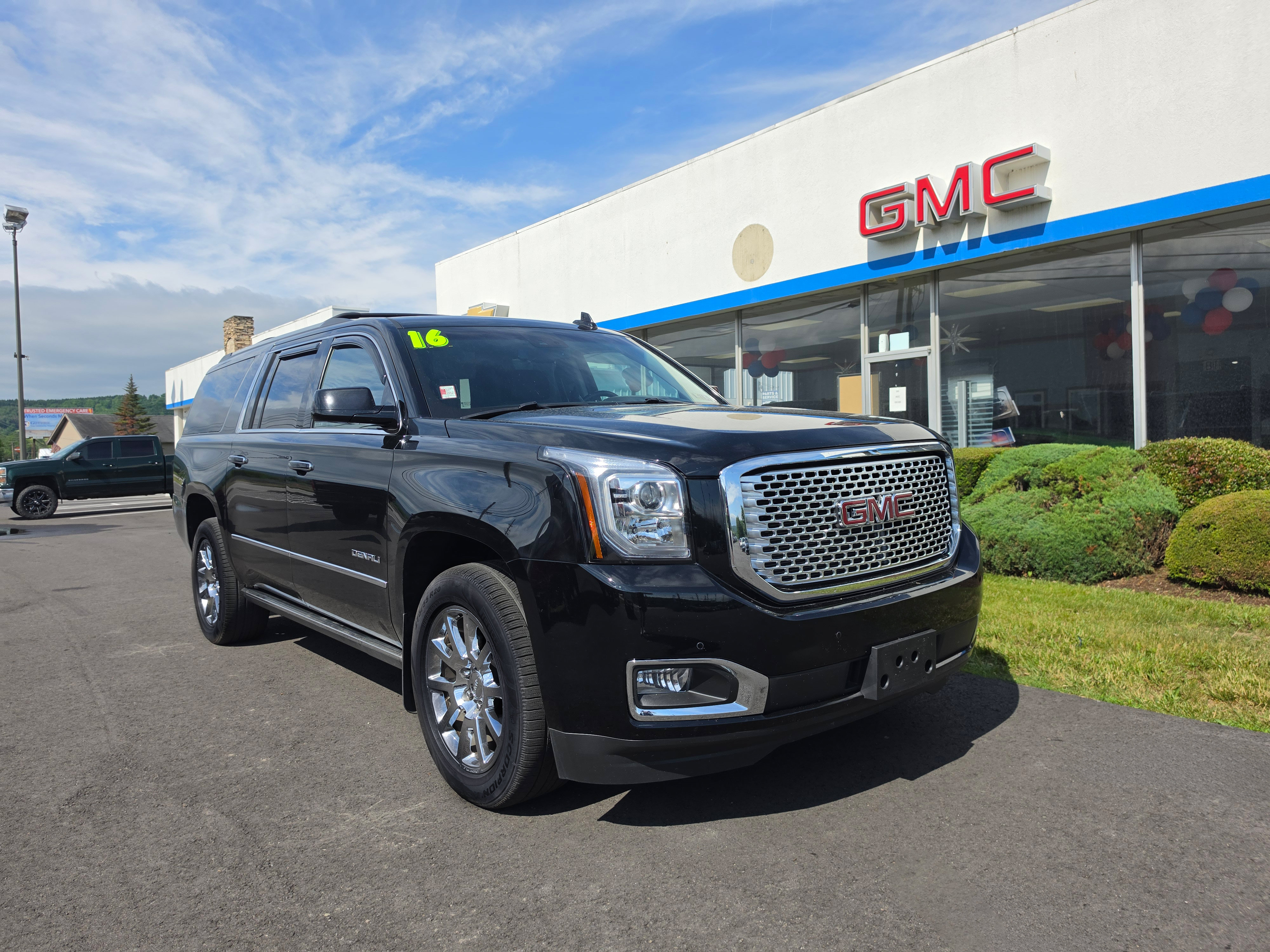 Used 2016 GMC Yukon XL Denali w/ Open Road Package AWD/4WD image 1