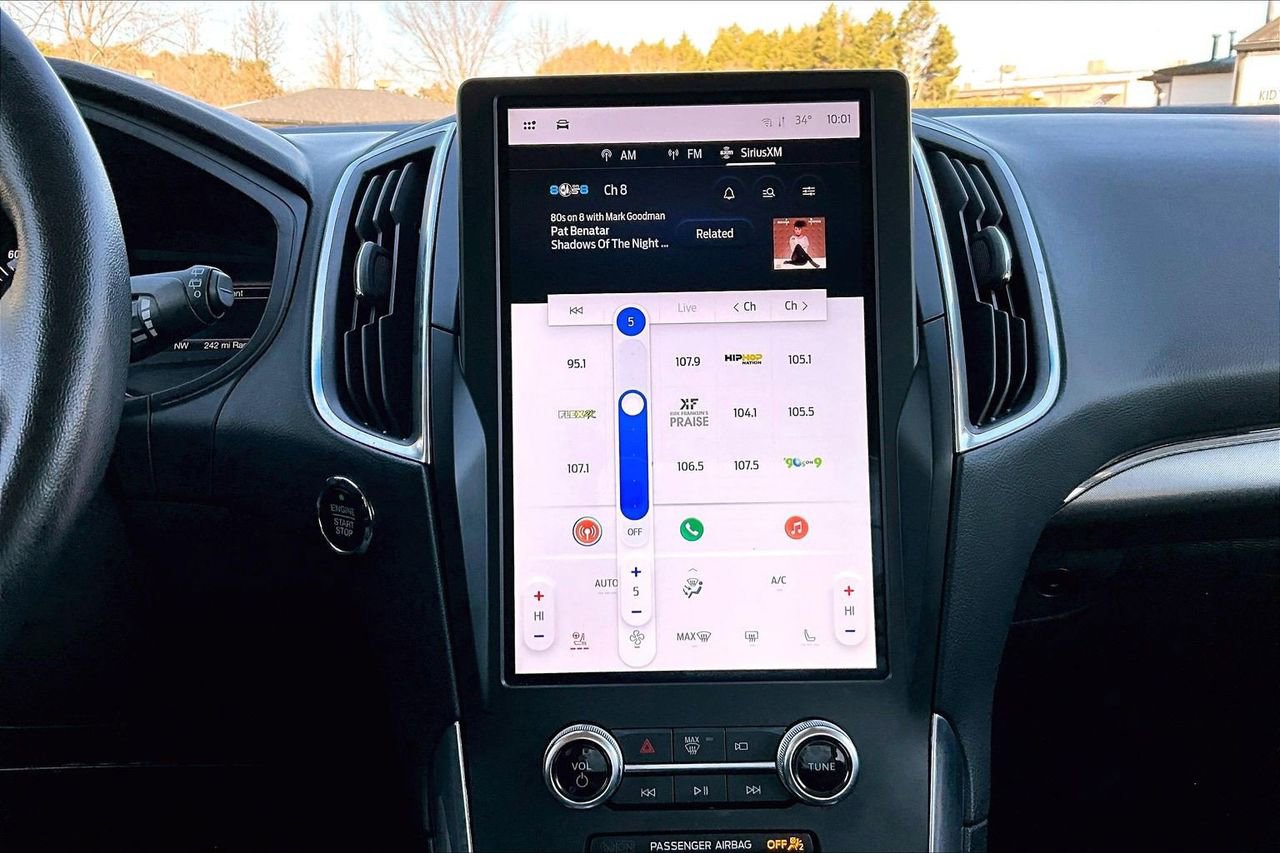 Used 2024 Ford Edge Titanium image 17