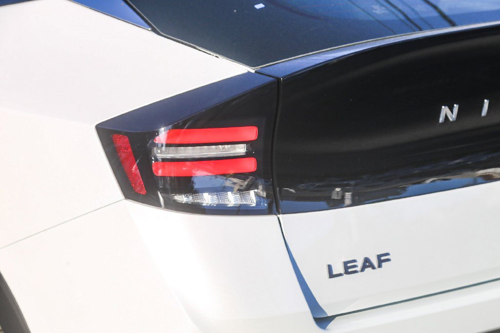 New 2026 Nissan Leaf w/ Illuminated Package FWD image 9