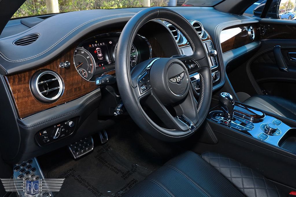 Used 2017 Bentley Bentayga image 22
