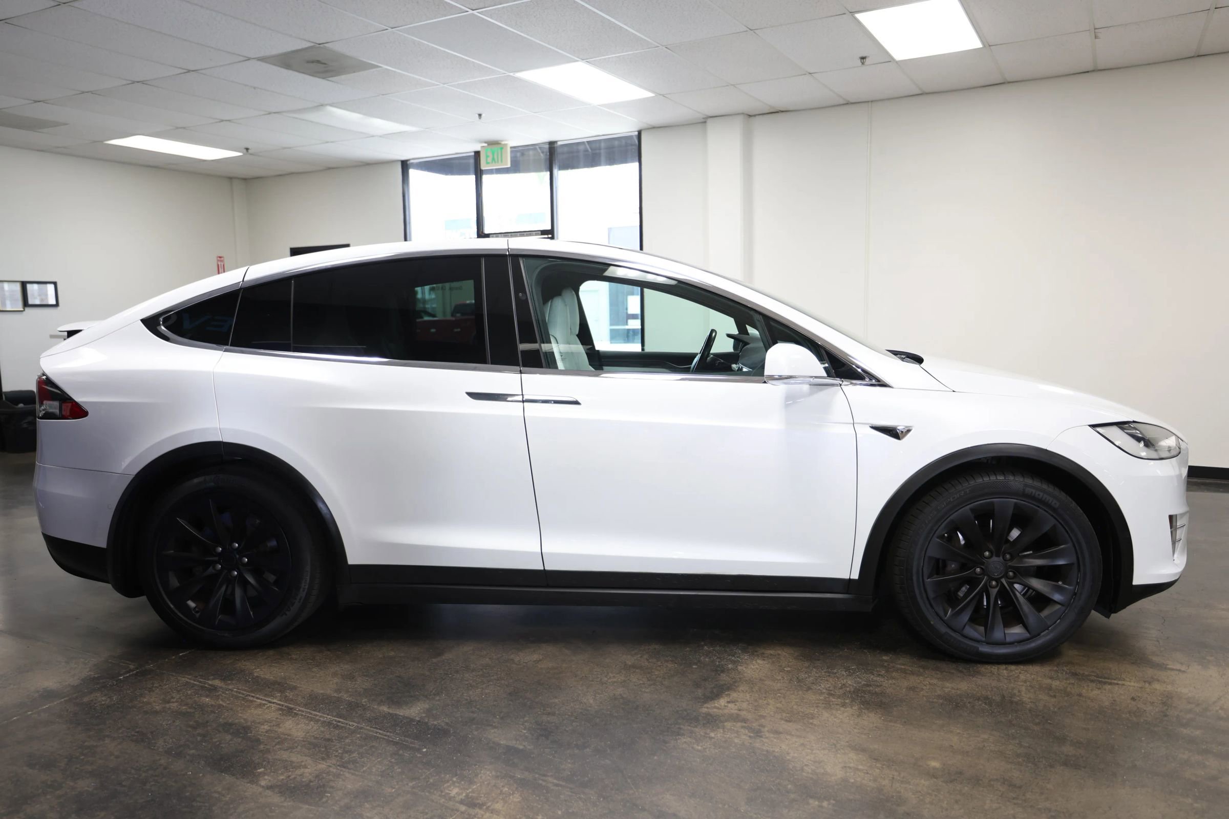 Used 2017 Tesla Model X 75D AWD/4WD image 8