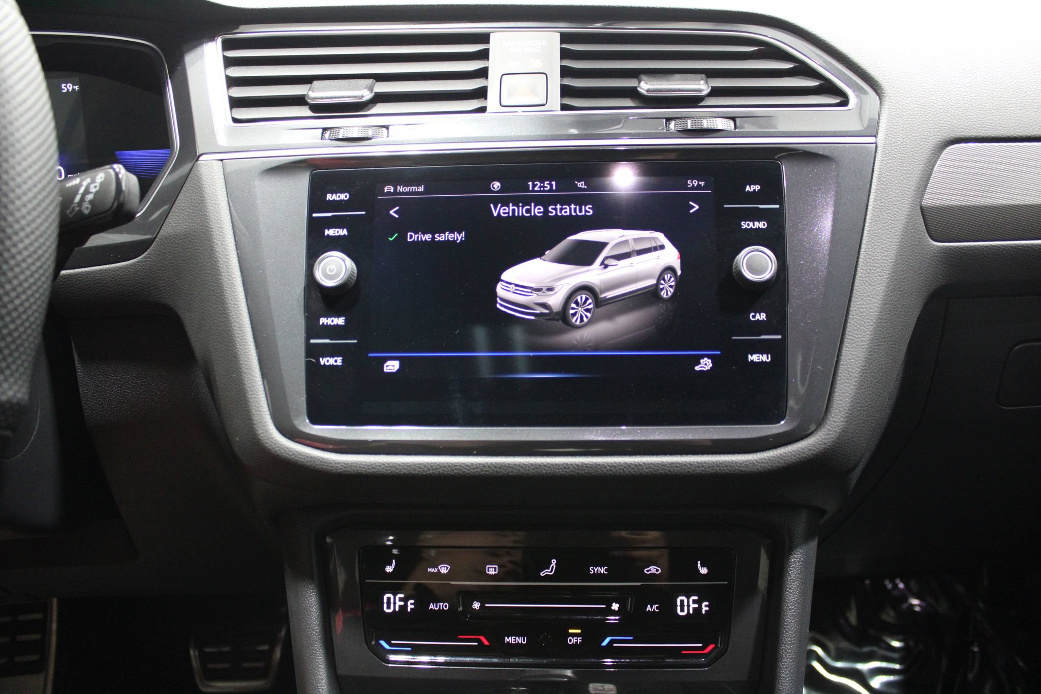 Used 2024 Volkswagen Tiguan SE R-Line AWD/4WD image 32