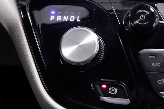 Used 2024 Chrysler Pacifica Touring-L FWD image 32