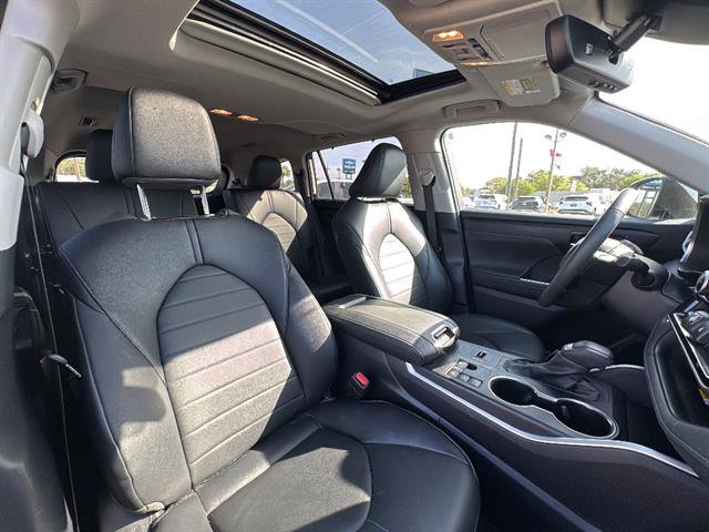 Used 2024 Toyota Highlander XLE image 9