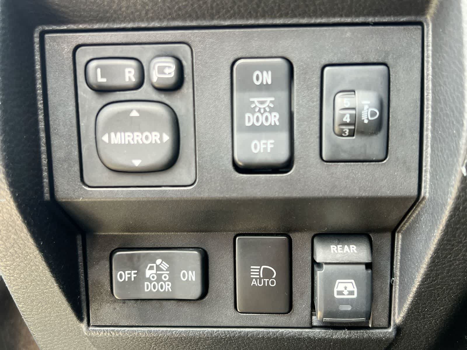 Used 2019 Toyota Tundra Platinum AWD/4WD image 17