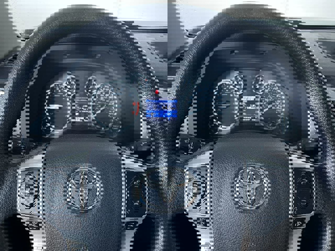 Used 2017 Toyota Tundra SR5 w/ SR5 Upgrade Package AWD/4WD image 3