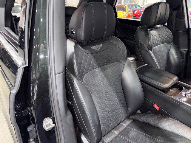 Used 2017 Bentley Bentayga image 66