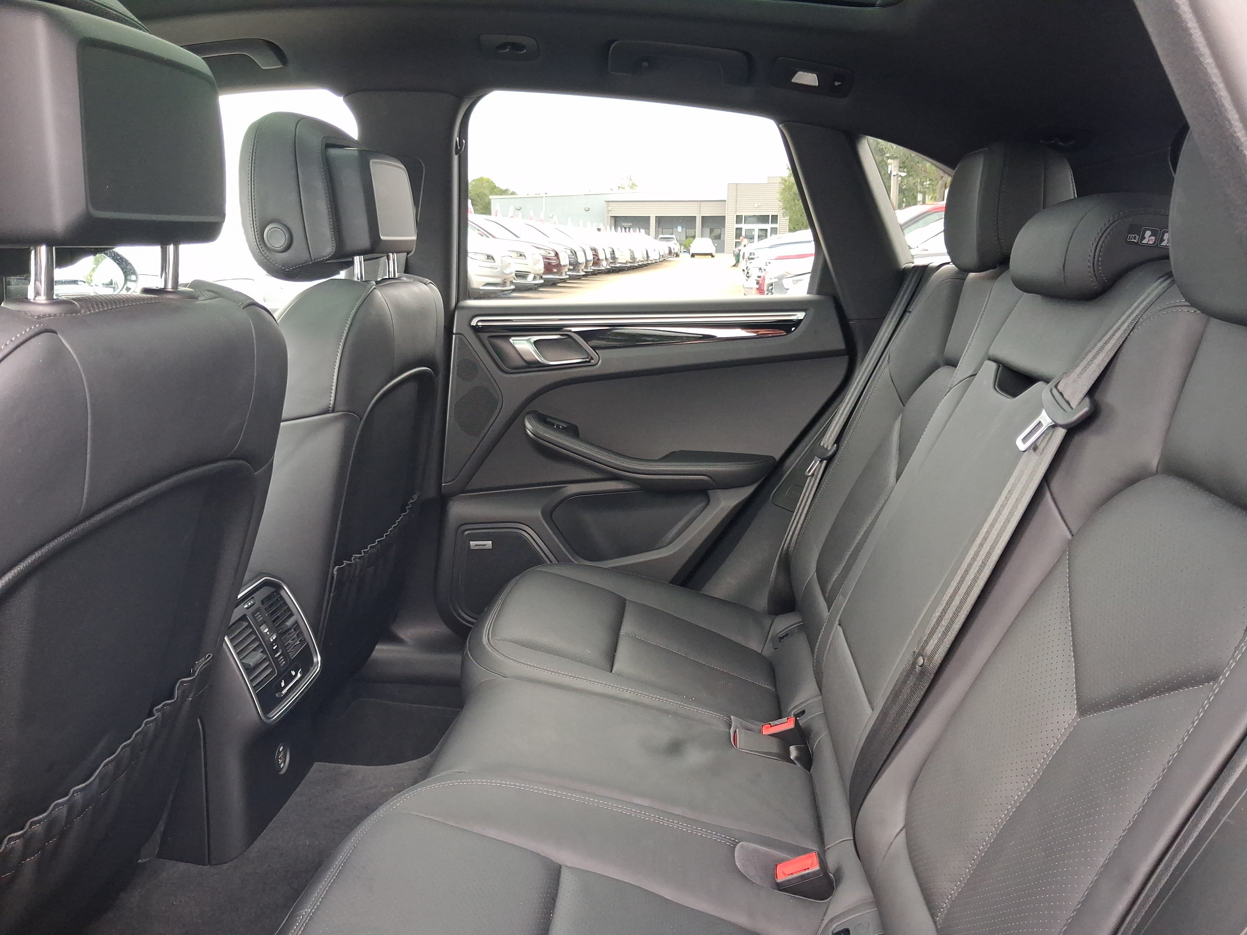 Used 2019 Porsche Macan S AWD/4WD image 6