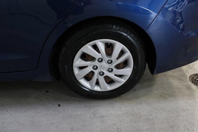Used 2017 Hyundai Elantra SE FWD image 29
