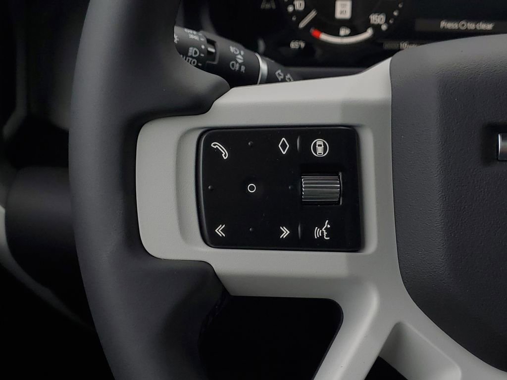 Used 2025 Land Rover Defender 130 X-Dynamic SE image 21