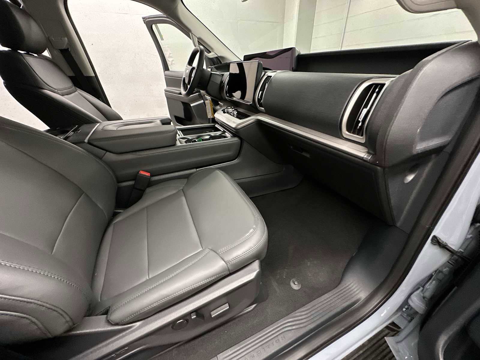 New 2026 Ford Expedition Active AWD/4WD image 19