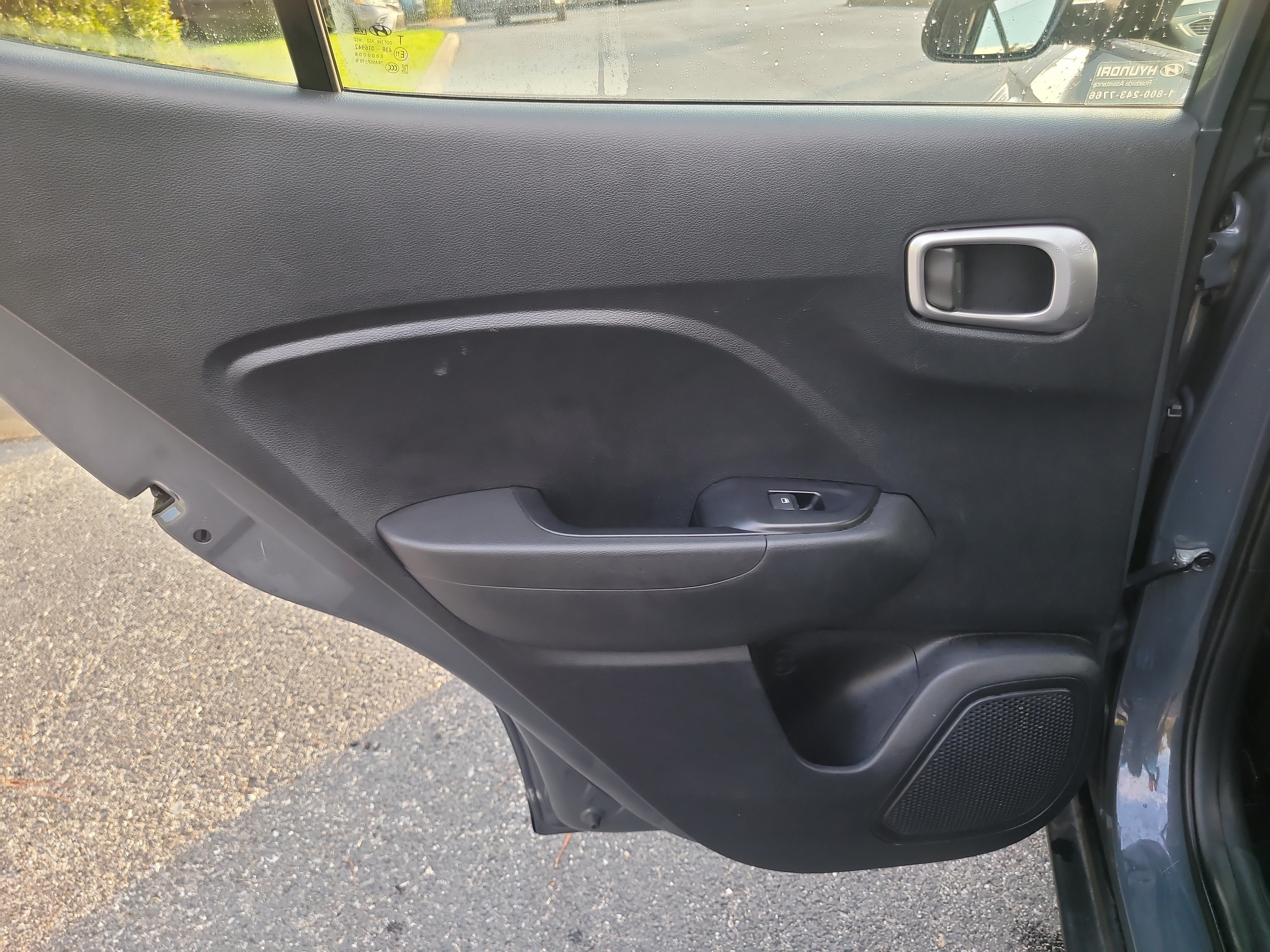 Used 2025 Hyundai Venue SE FWD image 12