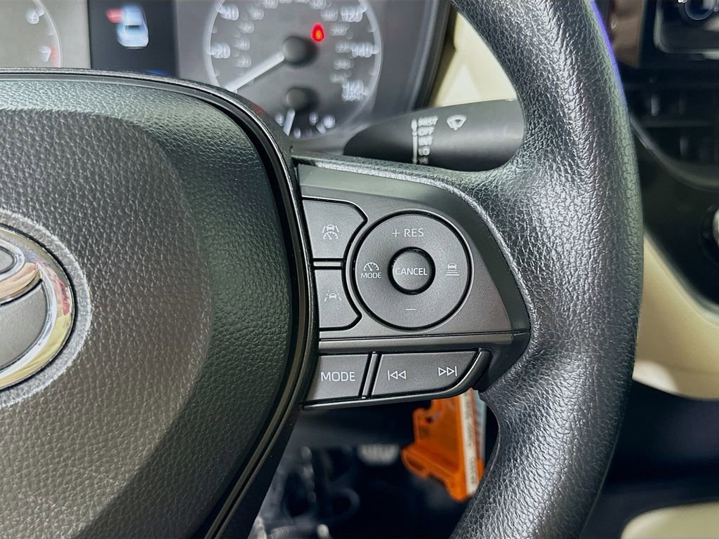 Used 2025 Toyota Corolla LE image 23