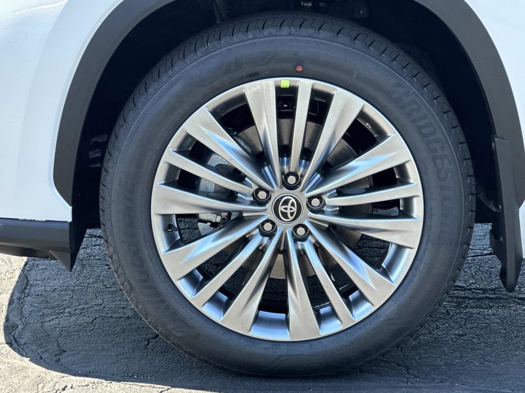 New 2026 Toyota Highlander Platinum AWD/4WD image 8