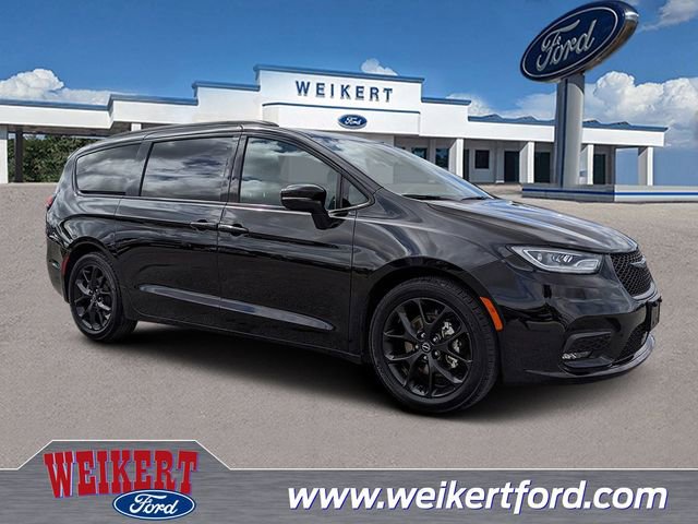 Used 2025 Chrysler Pacifica Limited