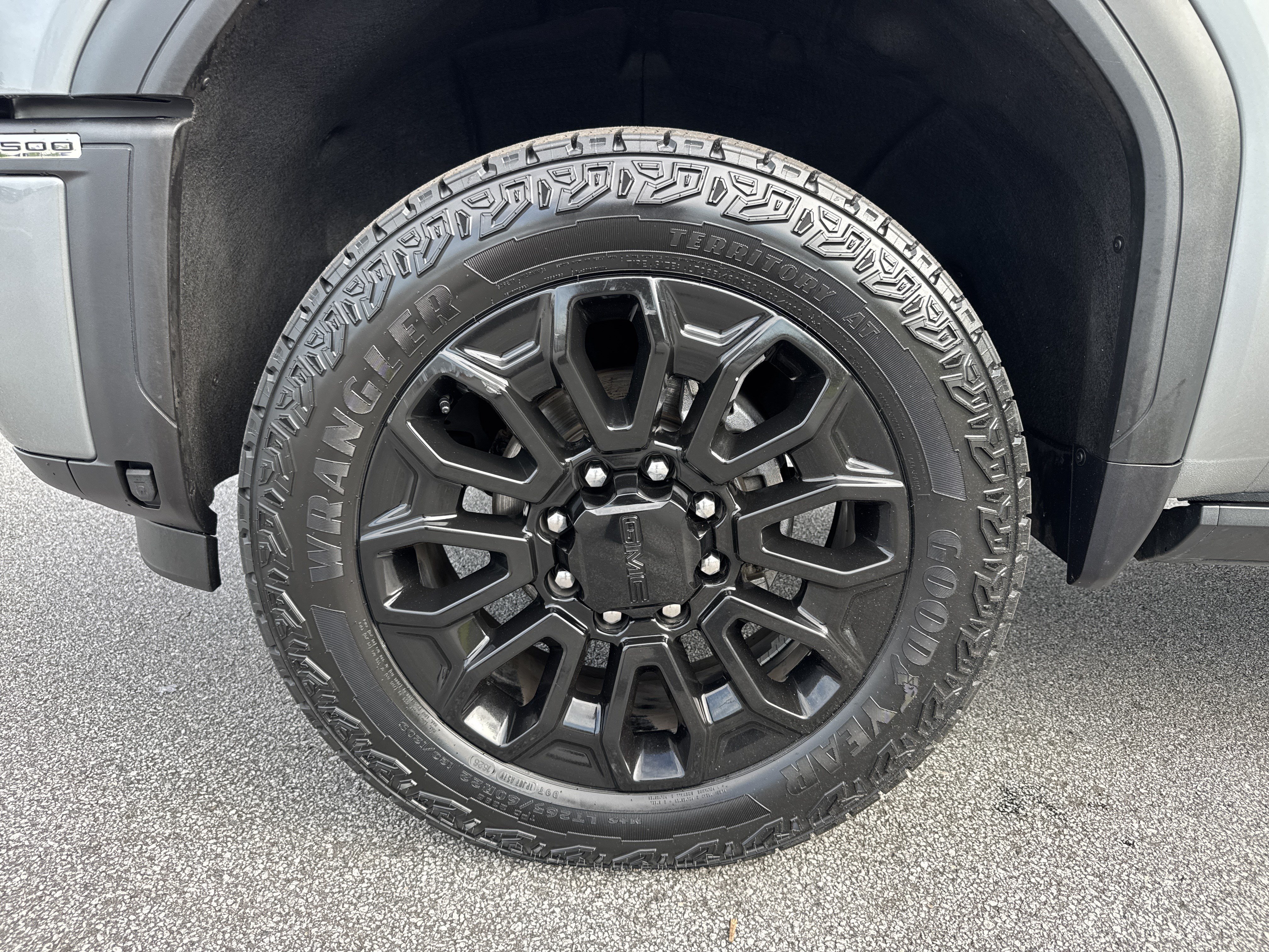 Used 2024 GMC Sierra 2500 AT4 w/ AT4 Premium Plus Package AWD/4WD image 13