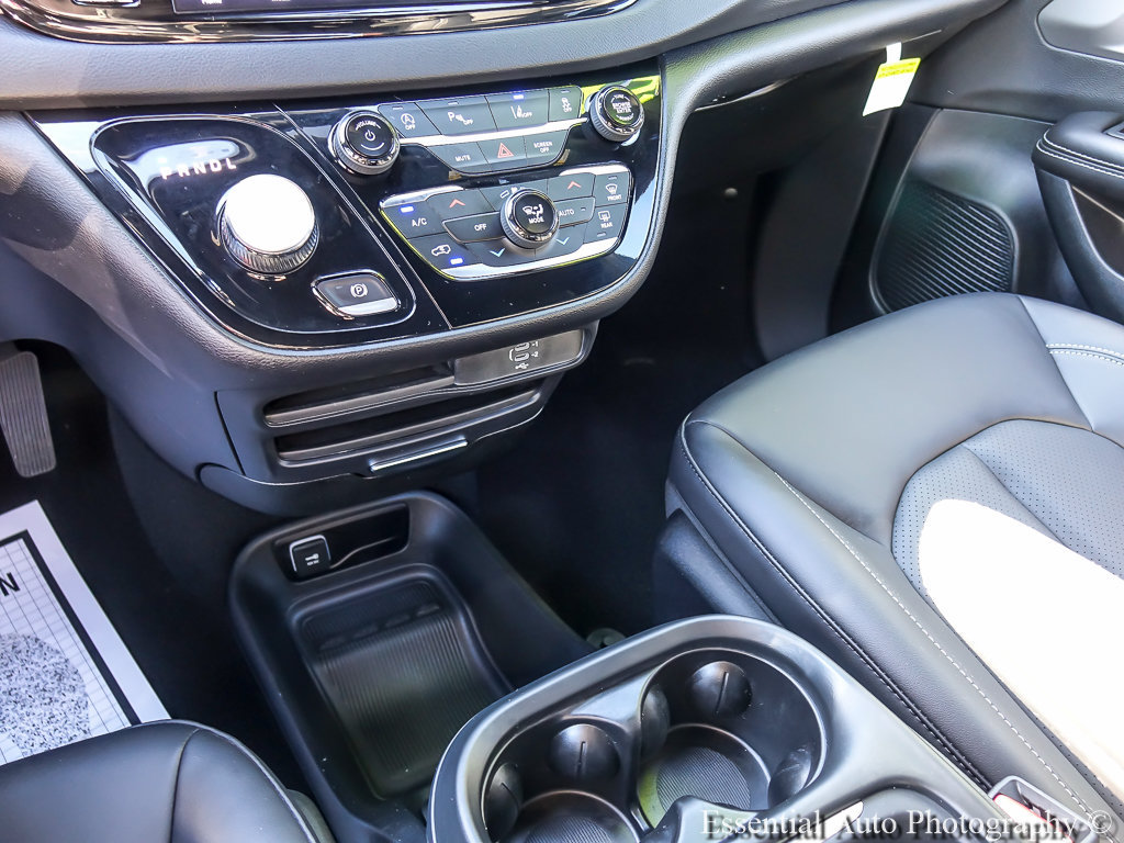 Used 2027 Chrysler Pacifica Select FWD image 22