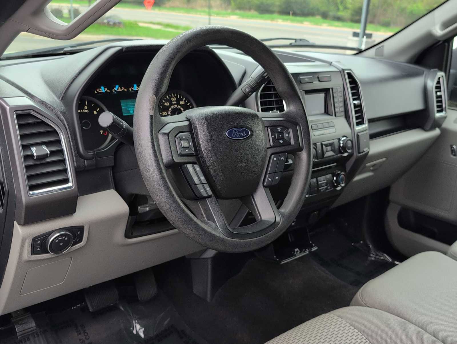 Used 2016 Ford F150 XLT image 10