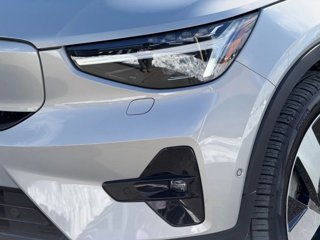 Used 2023 Volvo XC40 Recharge Ultimate image 6