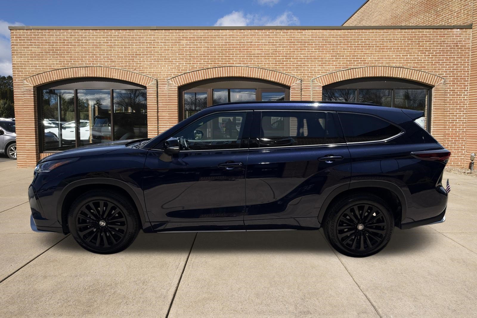 Used 2025 Toyota Highlander XSE AWD/4WD image 7