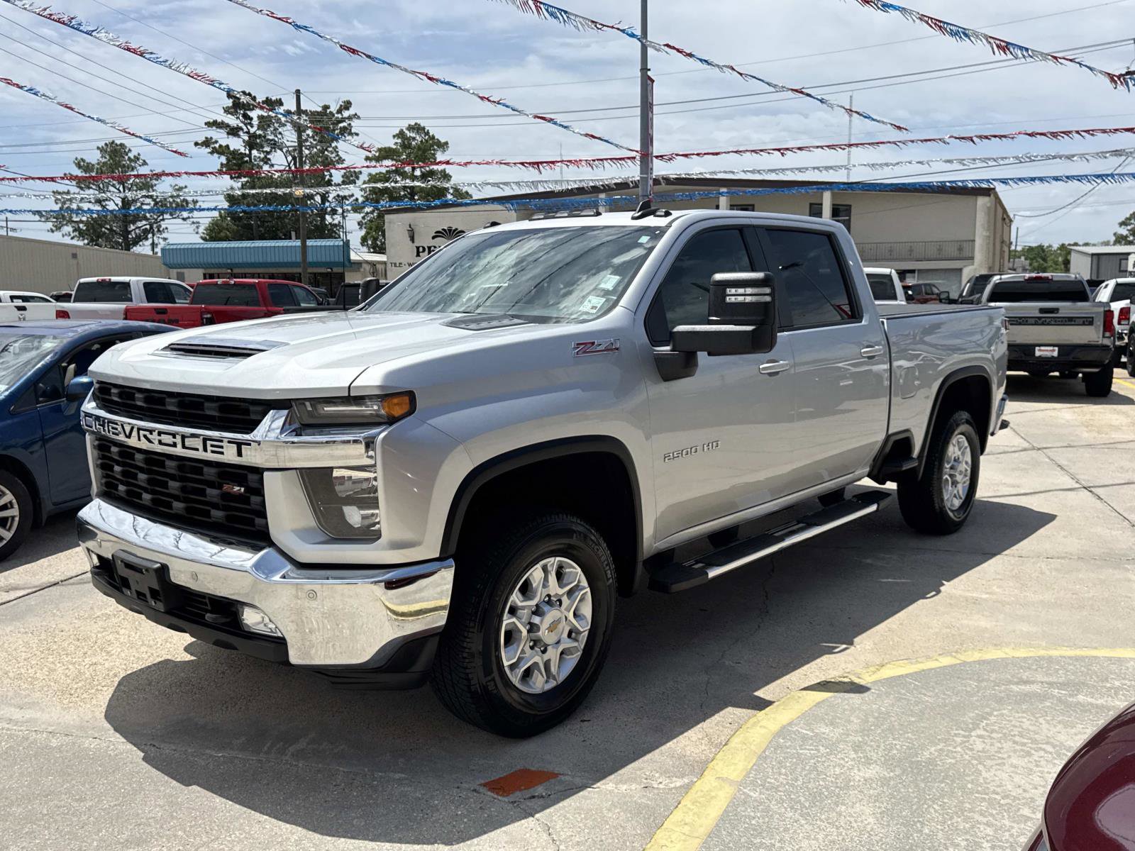 Used 2023 Chevrolet Silverado 2500 LT w/ Convenience Package image 3