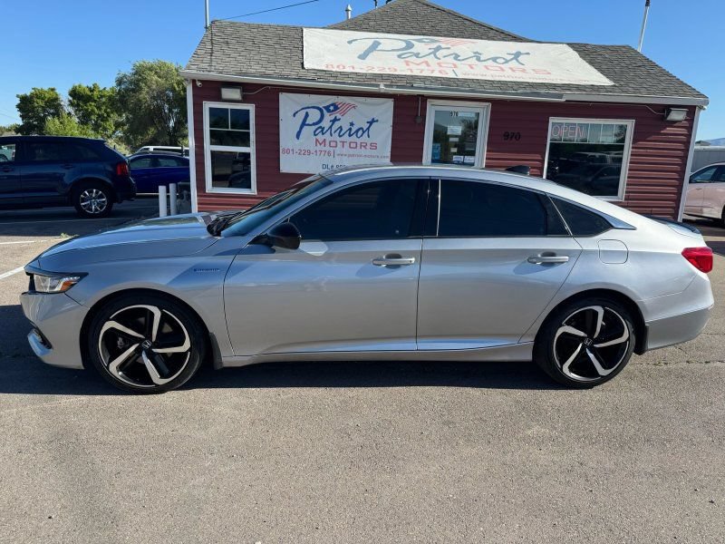 Used 2022 Honda Accord Sport image 2