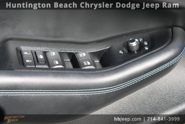 Used 2023 Jeep Grand Cherokee Trailhawk image 12