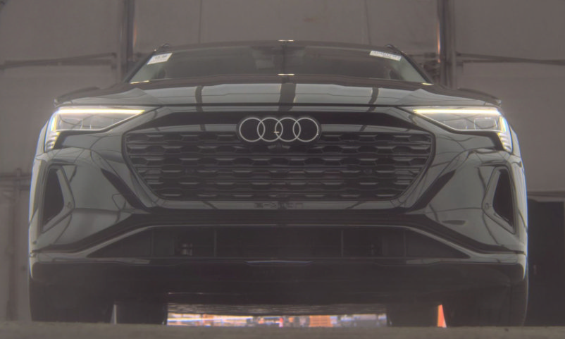 Used 2024 Audi Q8 e-tron Premium AWD/4WD image 15