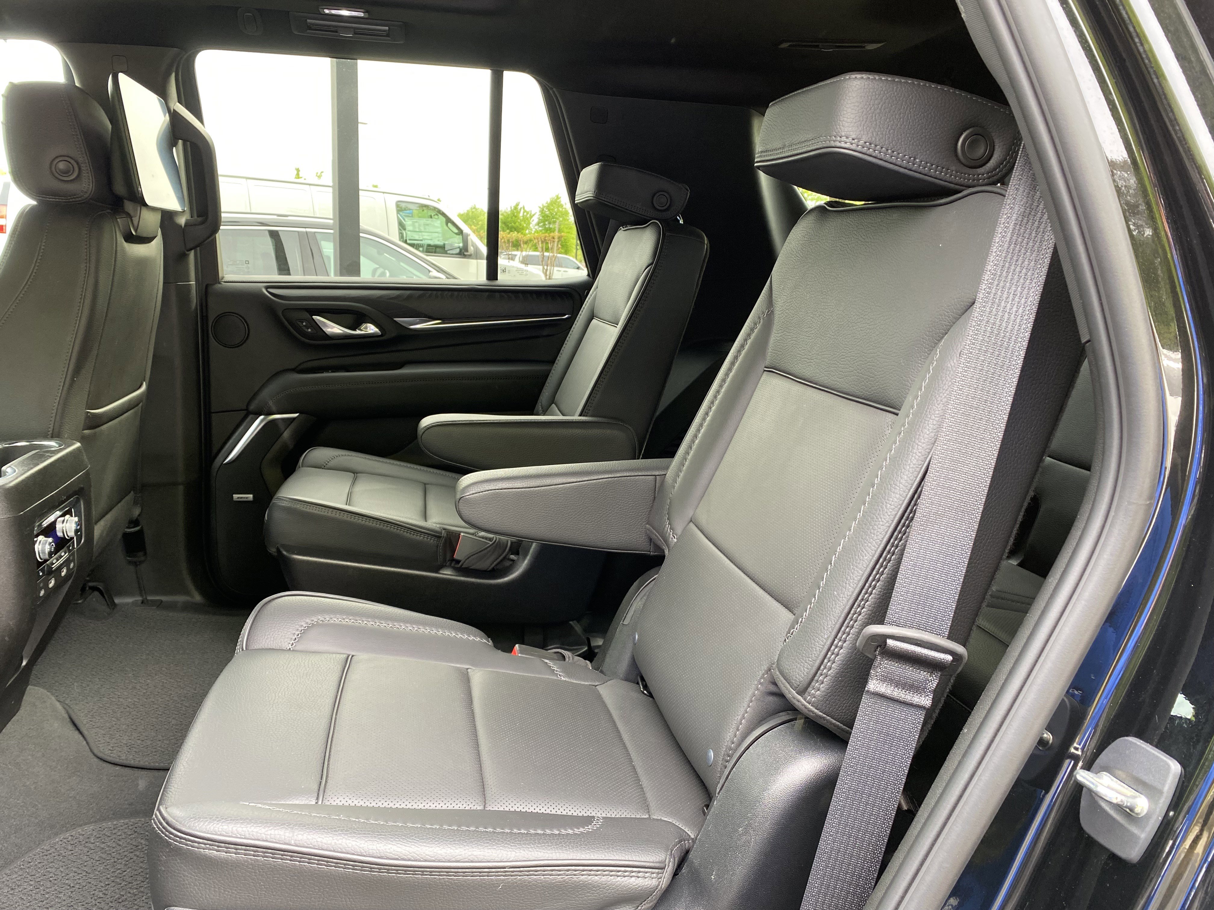 Used 2023 GMC Yukon Denali w/ Denali Reserve Package image 39
