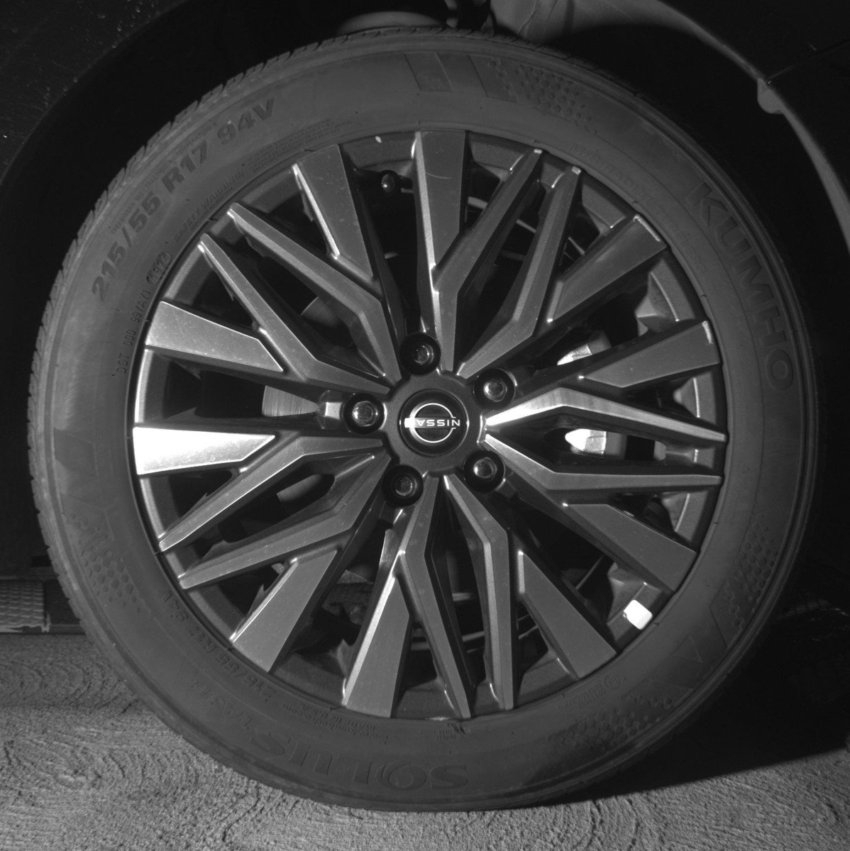 Used 2025 Nissan Altima 2.5 SV FWD image 13