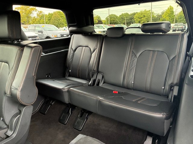Used 2023 Ford Expedition Platinum image 16
