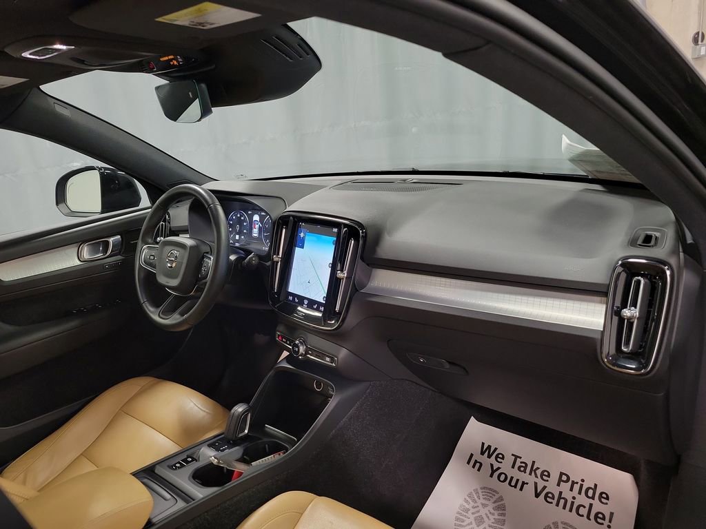 Used 2019 Volvo XC40 T5 Momentum image 28