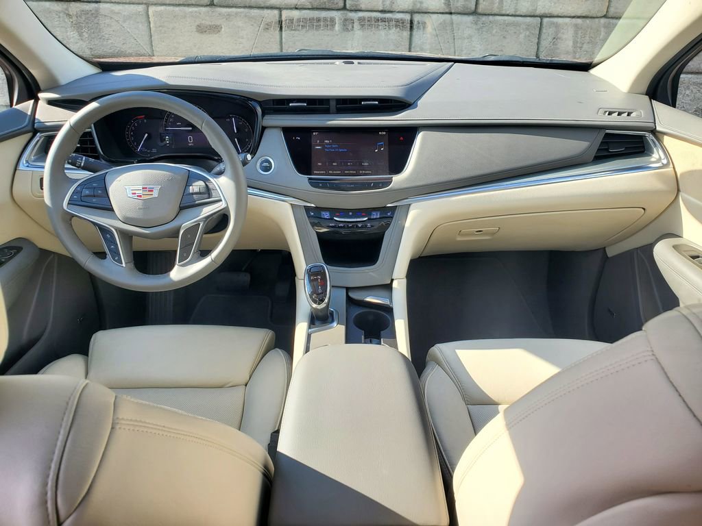 Used 2017 Cadillac XT5 Luxury w/ Driver Awareness Package FWD image 18