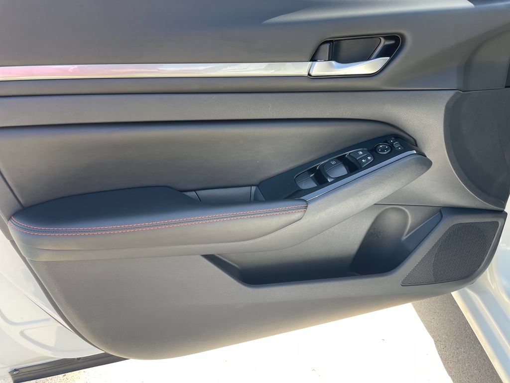 Certified 2024 Nissan Altima 2.5 SR FWD image 10