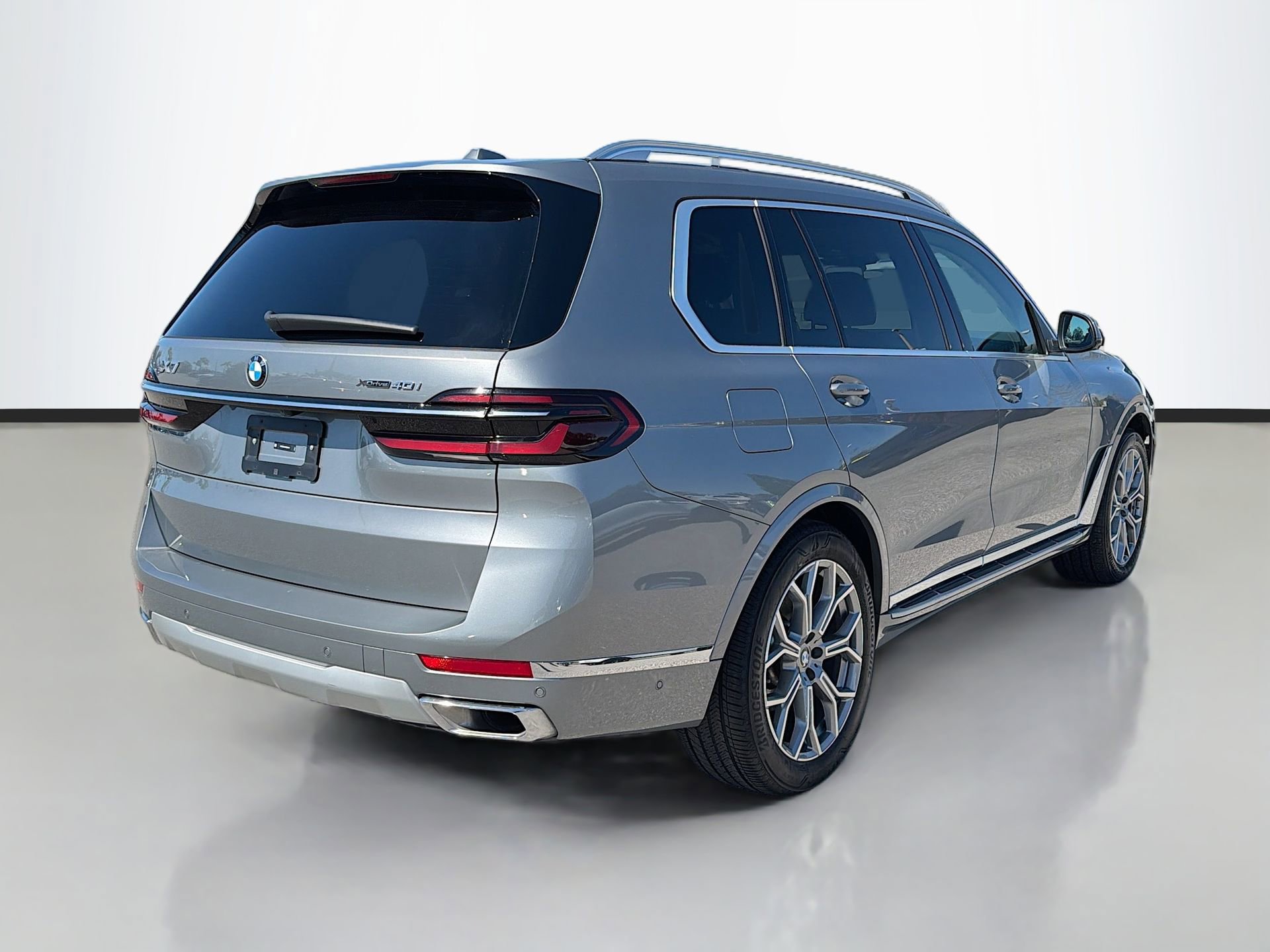 Certified 2025 BMW X7 xDrive40i w/ Premium Package image 4