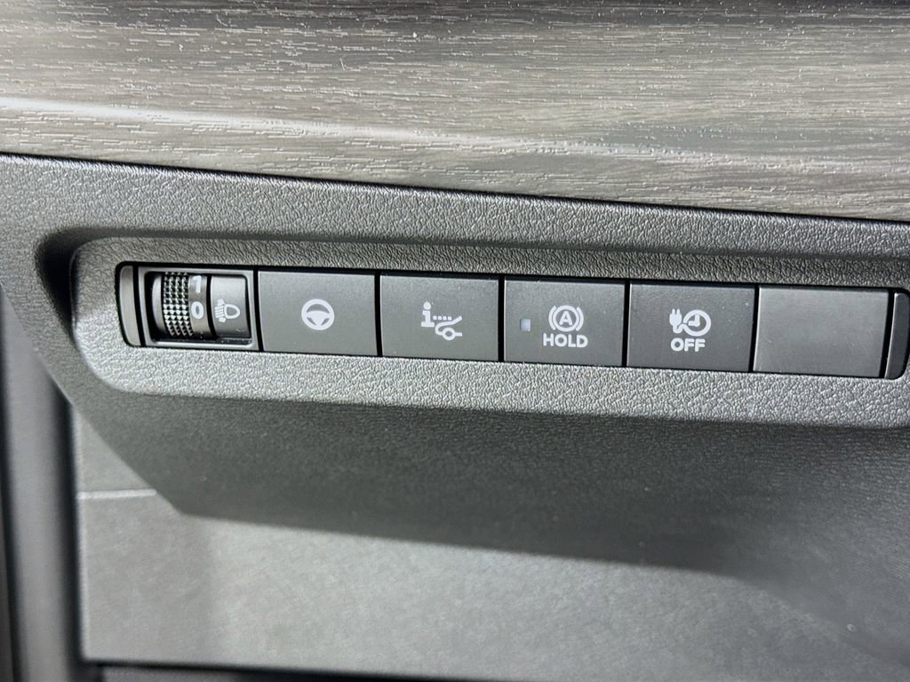 Used 2024 Nissan Ariya AWD image 18