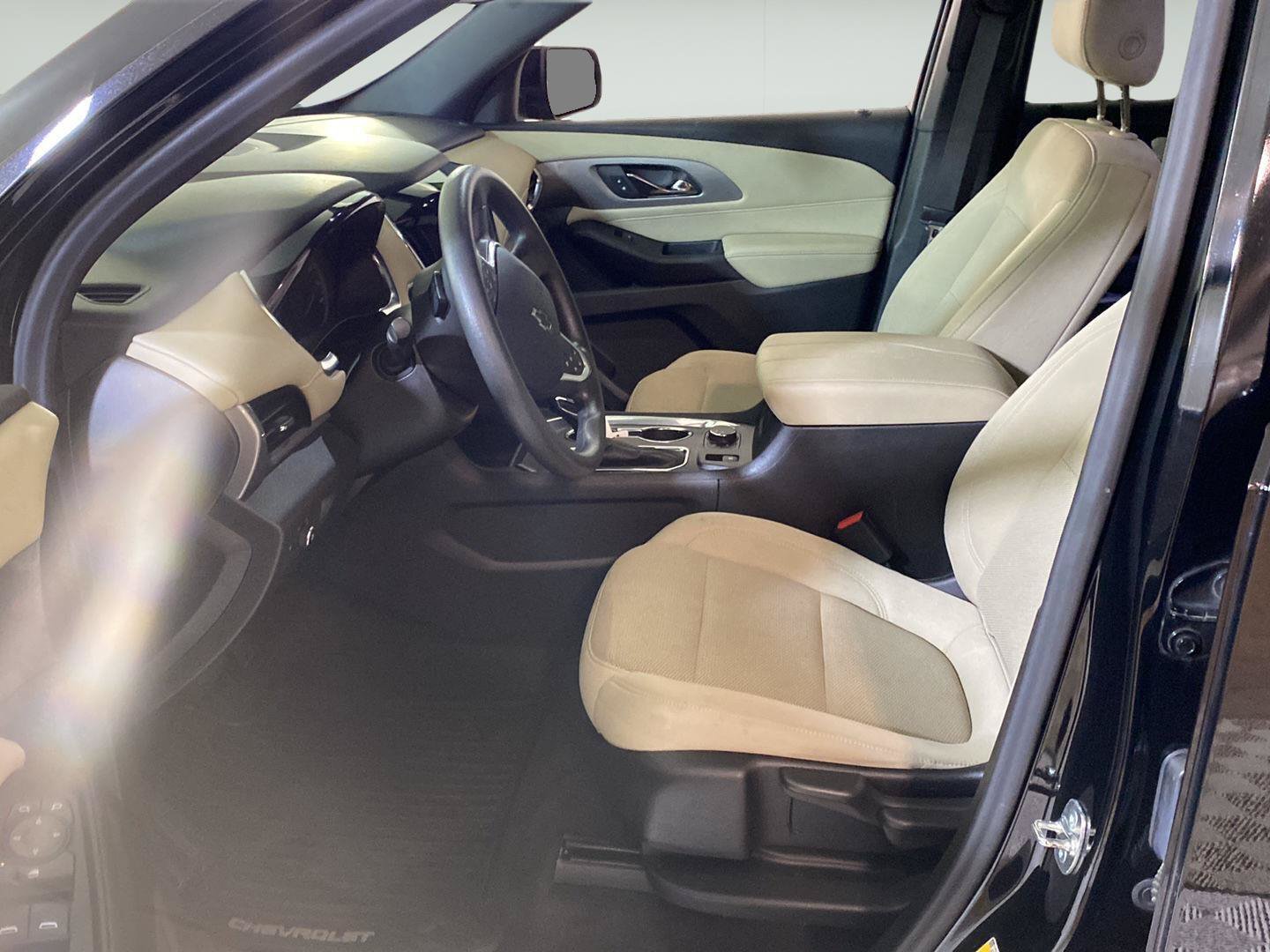 Certified 2023 Chevrolet Traverse LS w/ Midnight/Sport Edition AWD/4WD image 13