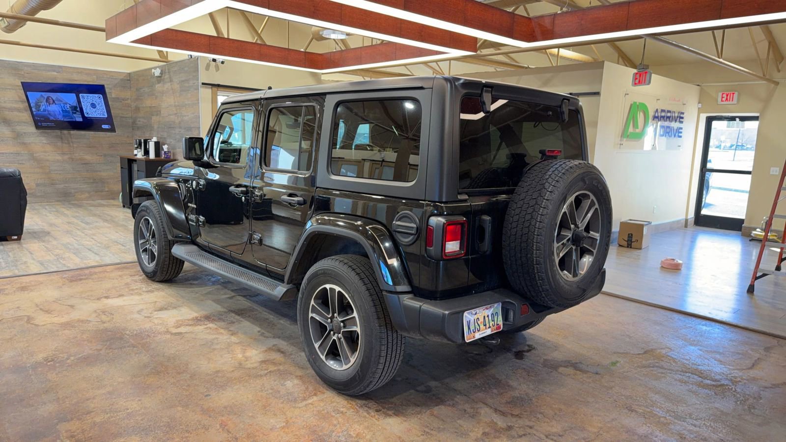 Used 2023 Jeep Wrangler Unlimited Sahara image 5