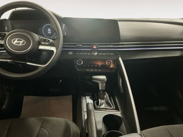 Used 2024 Hyundai Elantra SEL image 11